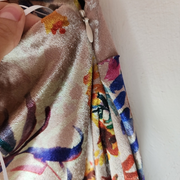 NWT Allen Schwartz velvet floral one sleeve blouse - Picture 6 of 7